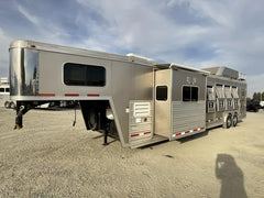 2014 Logan Coach RAZ4GNHDLQ 40′ 4 horse Razor GN Horse Trailer**WITH WALK IN CLOSET image 0