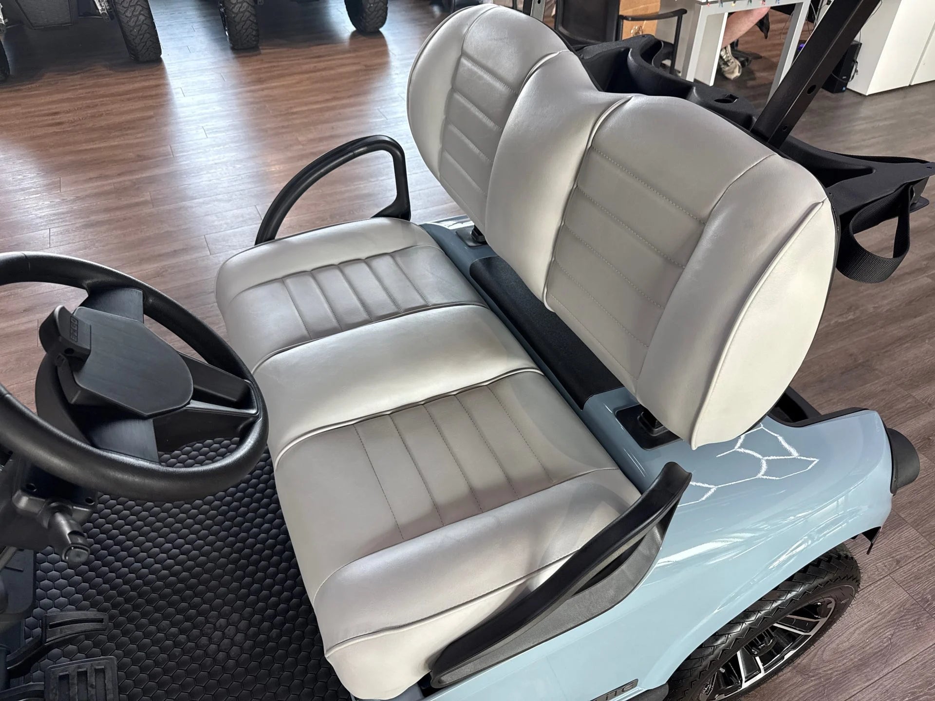 2026 E-Z-GO RXV 2 Golf Cart for Sale image 9