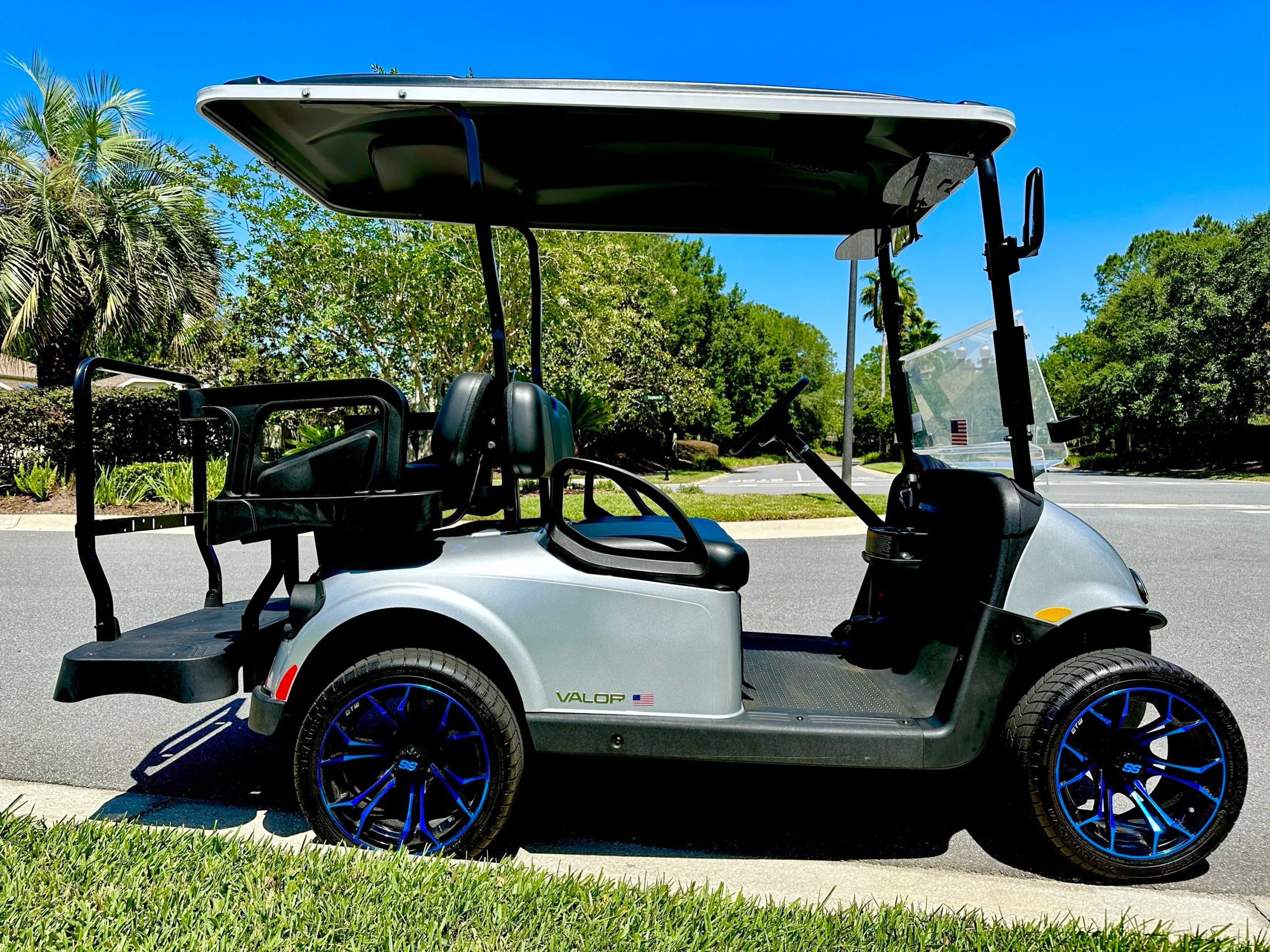 2023 E-Z-GO Valor 2+2 EX1 Golf Cart for Sale image 1