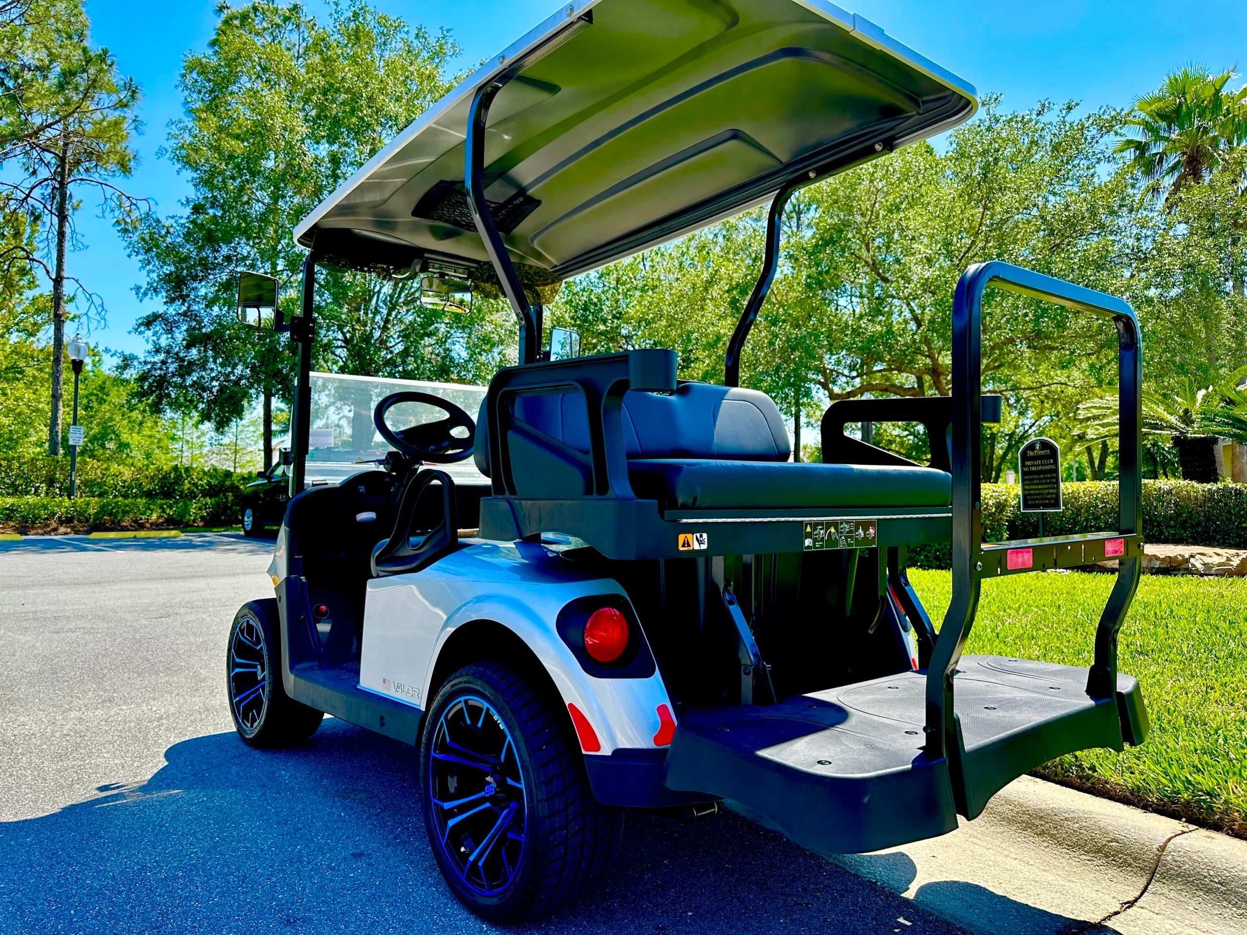 2023 E-Z-GO Valor 2+2 EX1 Golf Cart for Sale image 7